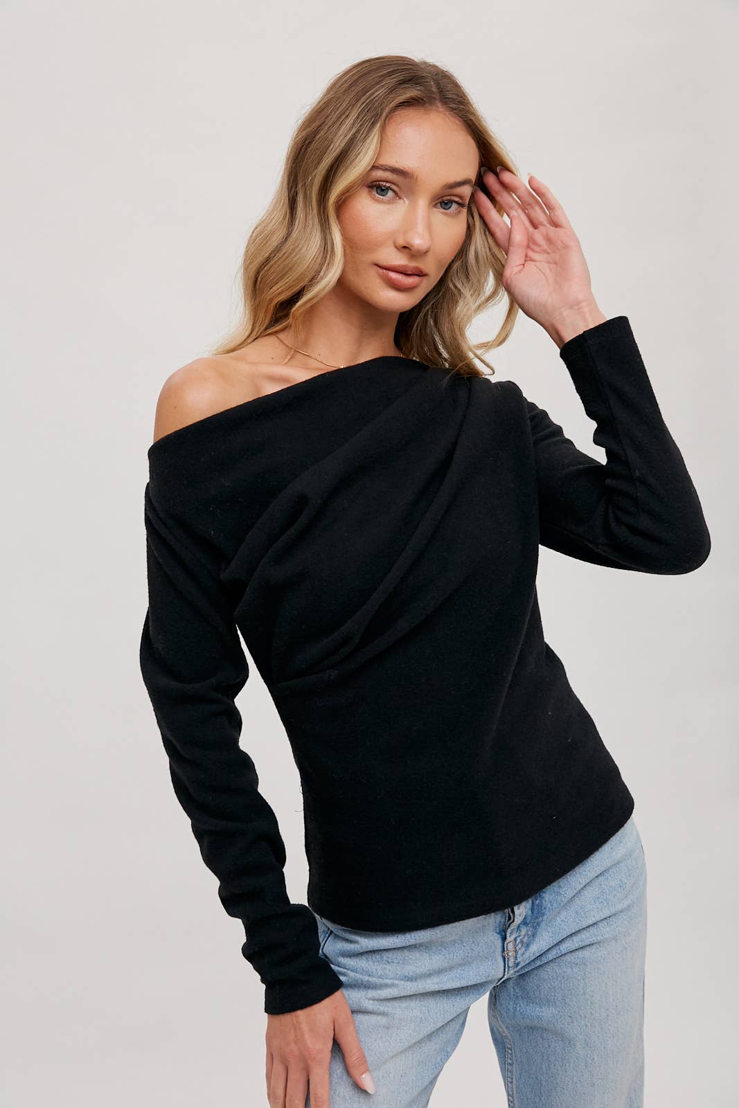 ONE OFF SHOULDER KNIT TOP: LATTE