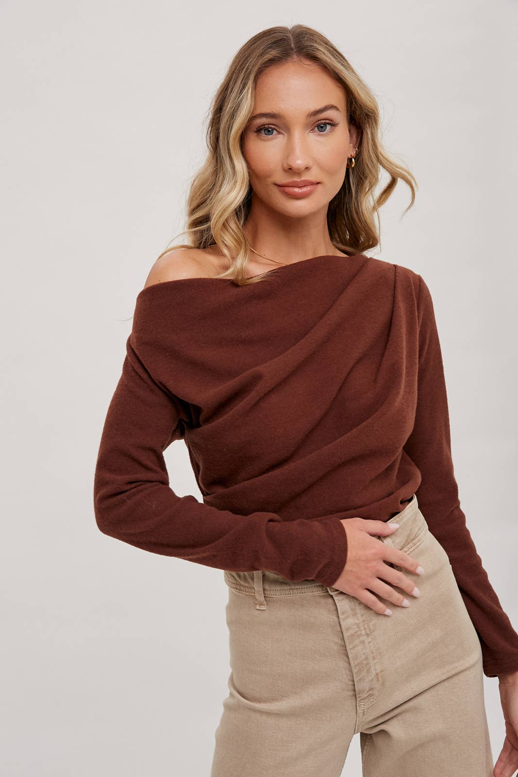 ONE OFF SHOULDER KNIT TOP: LATTE